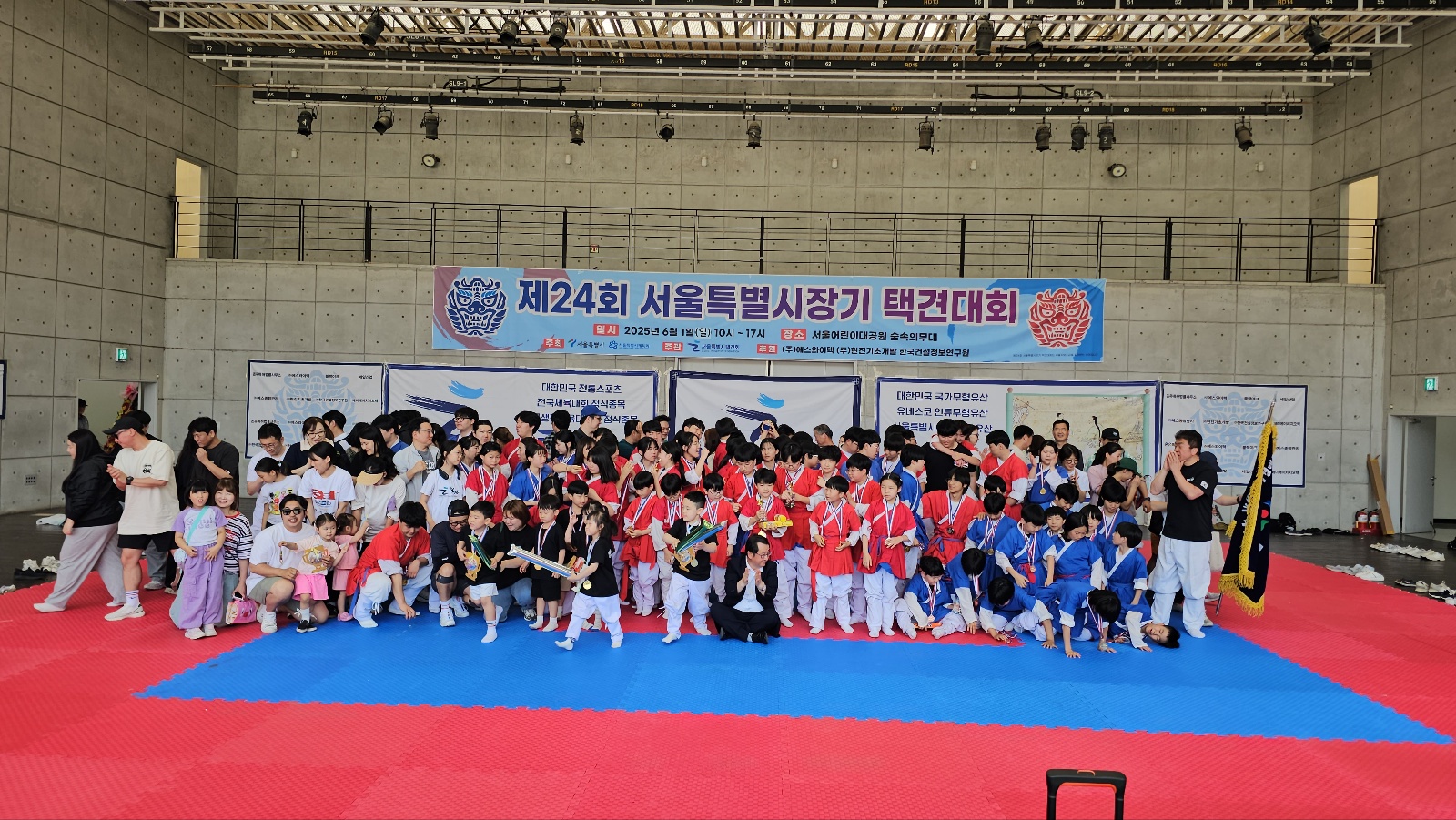 단체사진 2.jpg